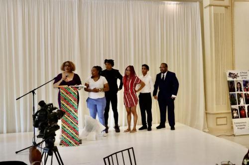 Rakesia with children